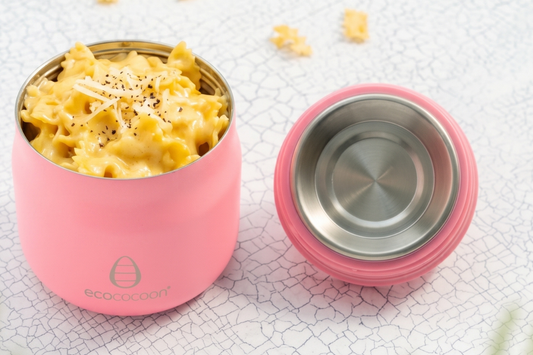 Stainless steel insulated food jar with cheesy pasta inside