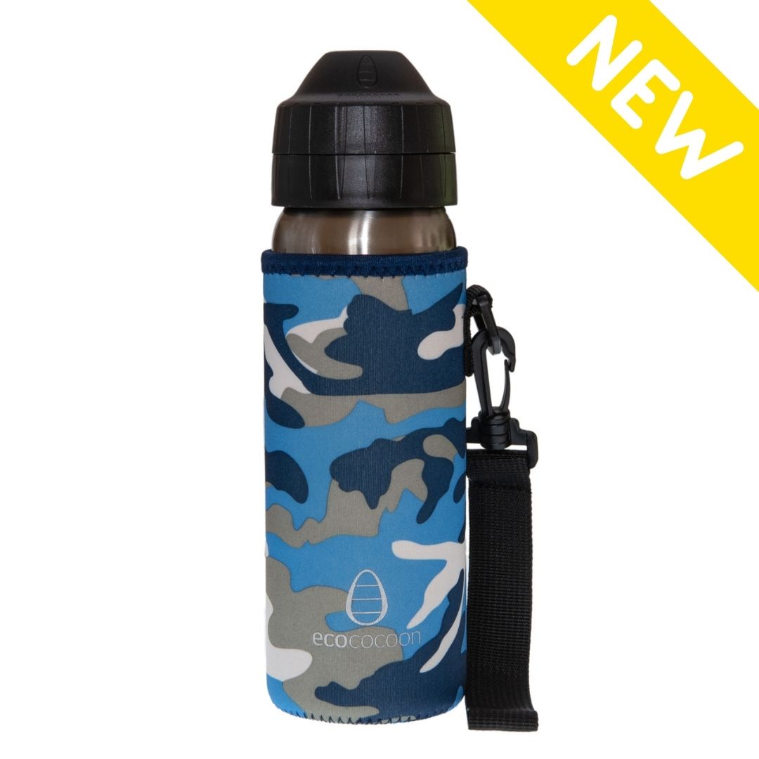 Blue camouflage bottle cover with a black shoulder strap on a drink bottle